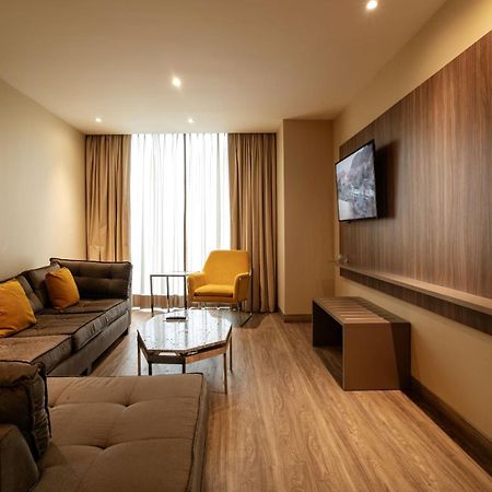 Camino Real Fashion Drive Monterrey Hotel San Pedro Garza Garcia Exterior photo Living room of a suite
