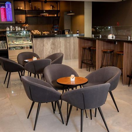 Camino Real Fashion Drive Monterrey Hotel San Pedro Garza Garcia Exterior photo The lounge at the airport