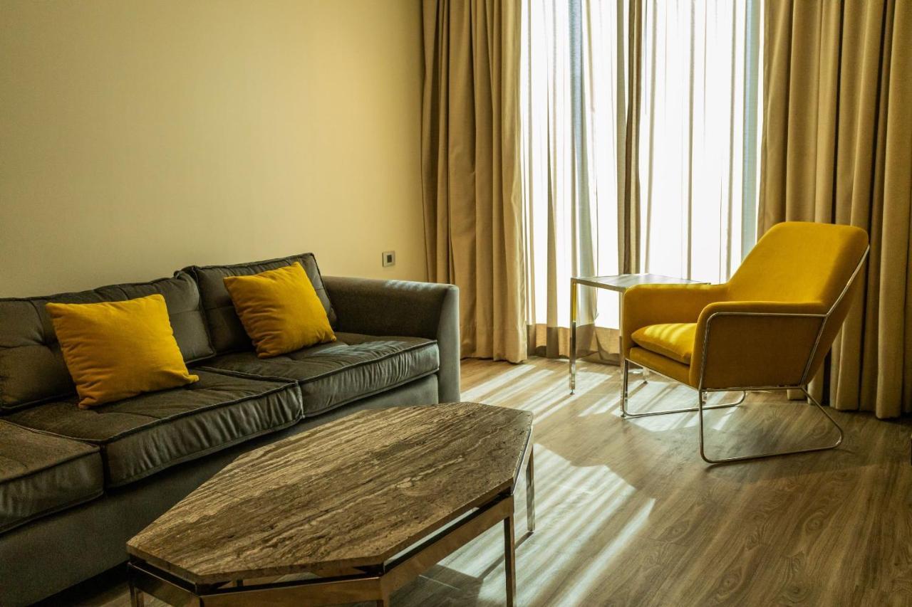 Camino Real Fashion Drive Monterrey Hotel San Pedro Garza Garcia Exterior photo A living room at the hotel