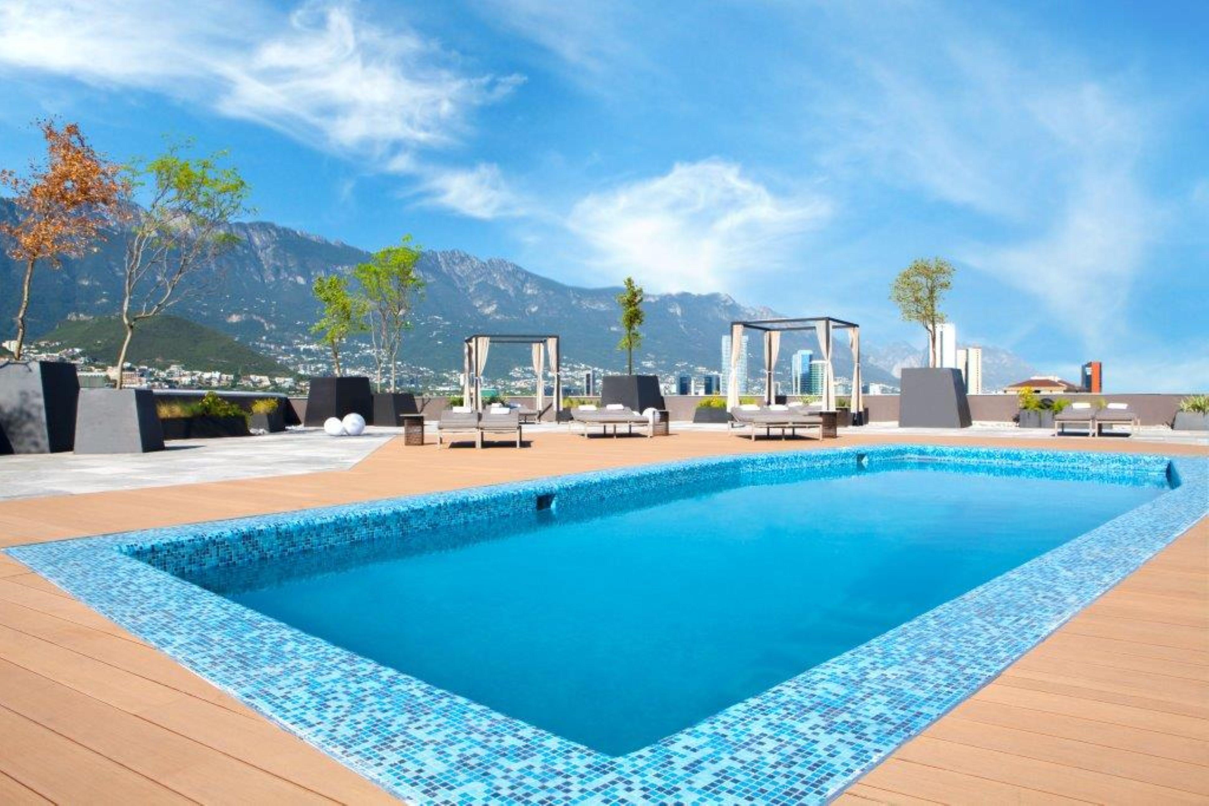 Camino Real Fashion Drive Monterrey Hotel San Pedro Garza Garcia Exterior photo Rooftop pool at the hotel