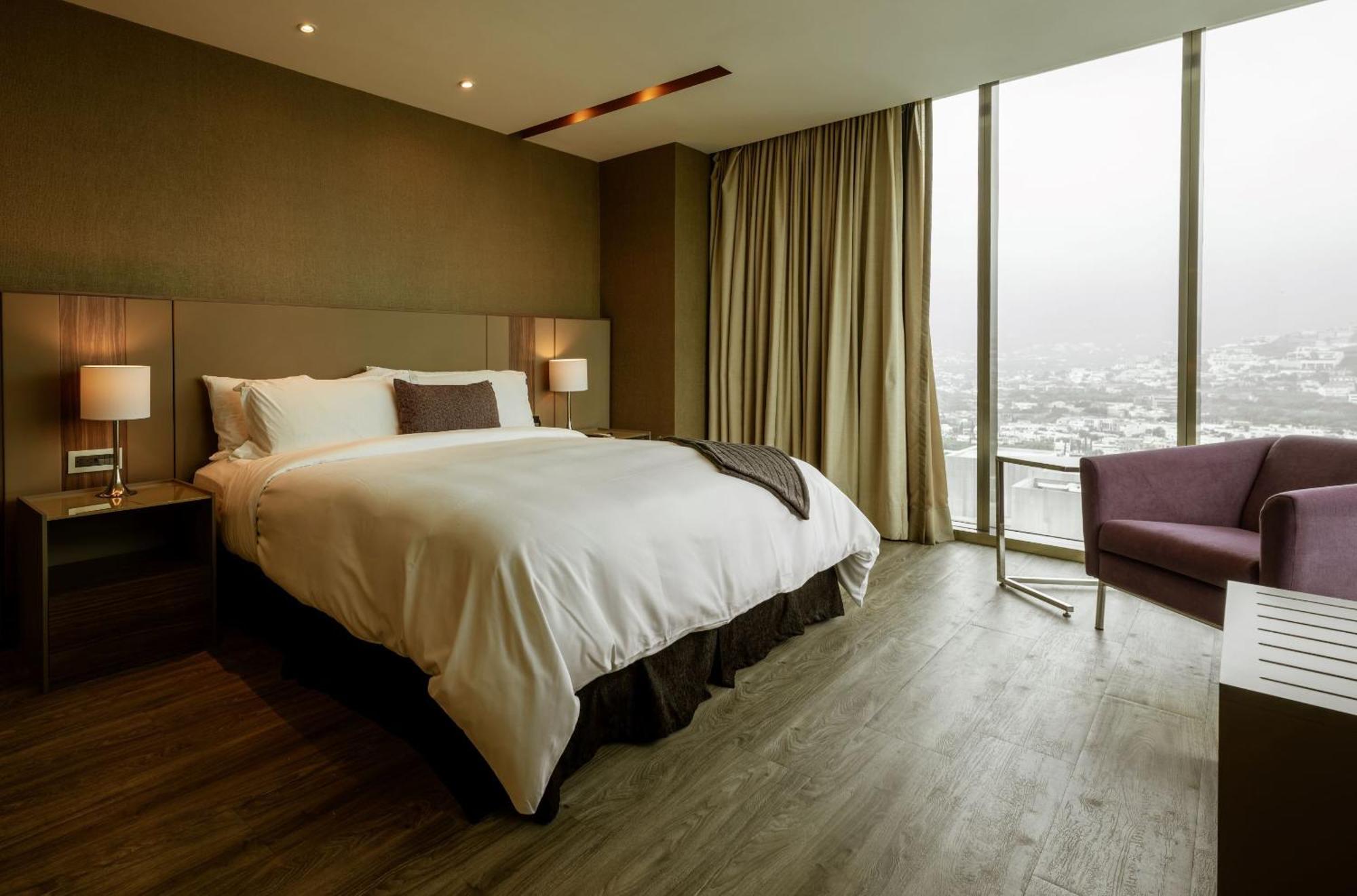 Camino Real Fashion Drive Monterrey Hotel San Pedro Garza Garcia Exterior photo A bedroom at the hotel