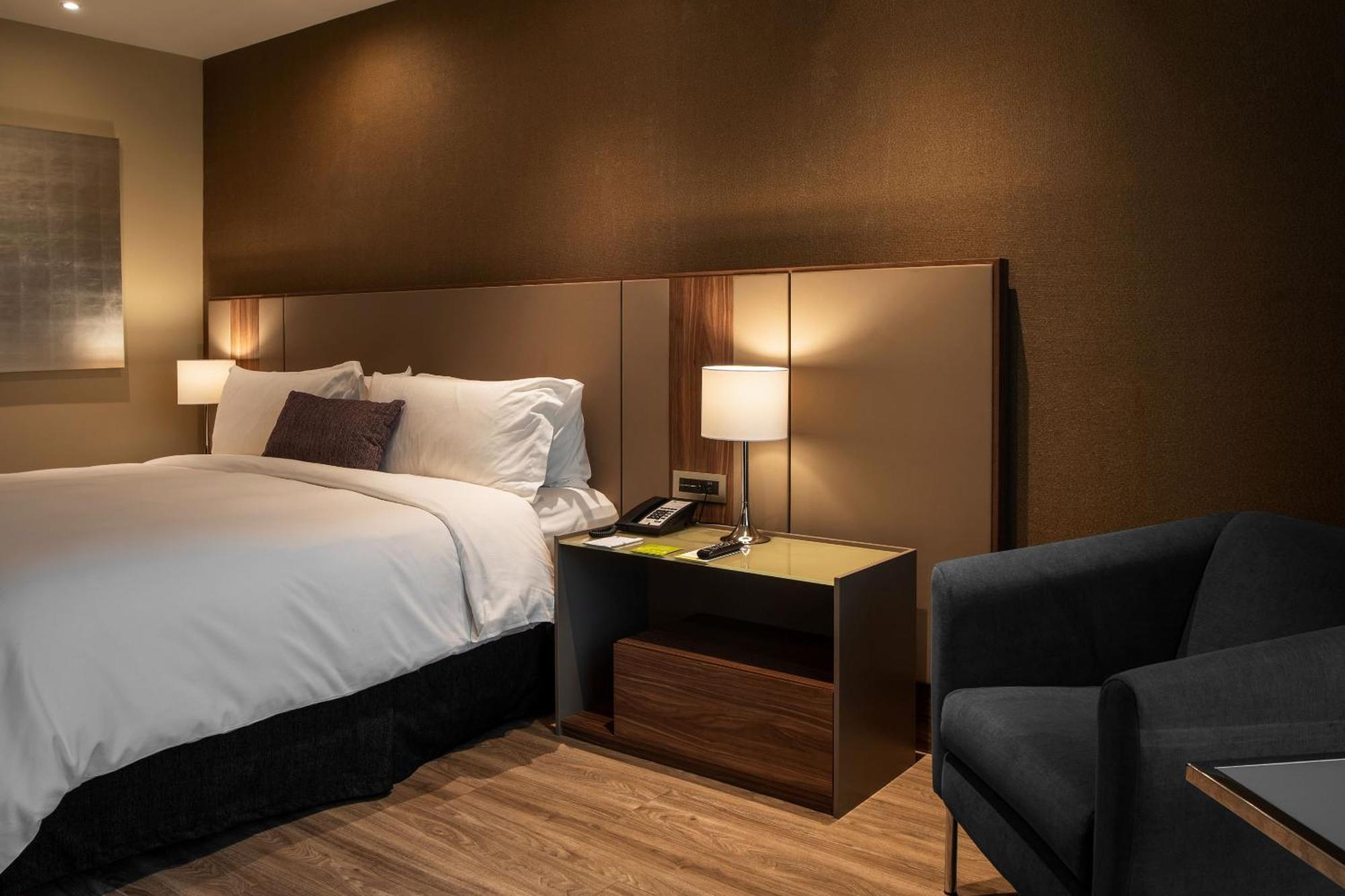 Camino Real Fashion Drive Monterrey Hotel San Pedro Garza Garcia Exterior photo A room at the hotel