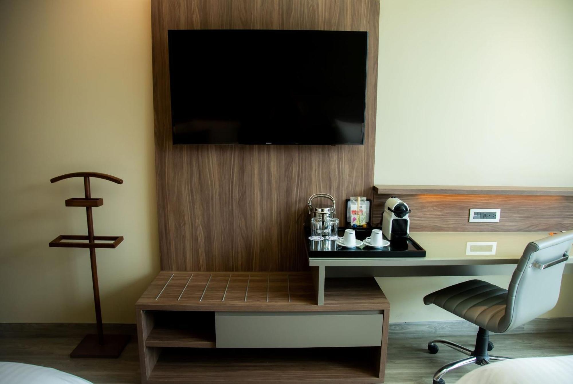 Camino Real Fashion Drive Monterrey Hotel San Pedro Garza Garcia Exterior photo A Nespresso machine in a hotel room