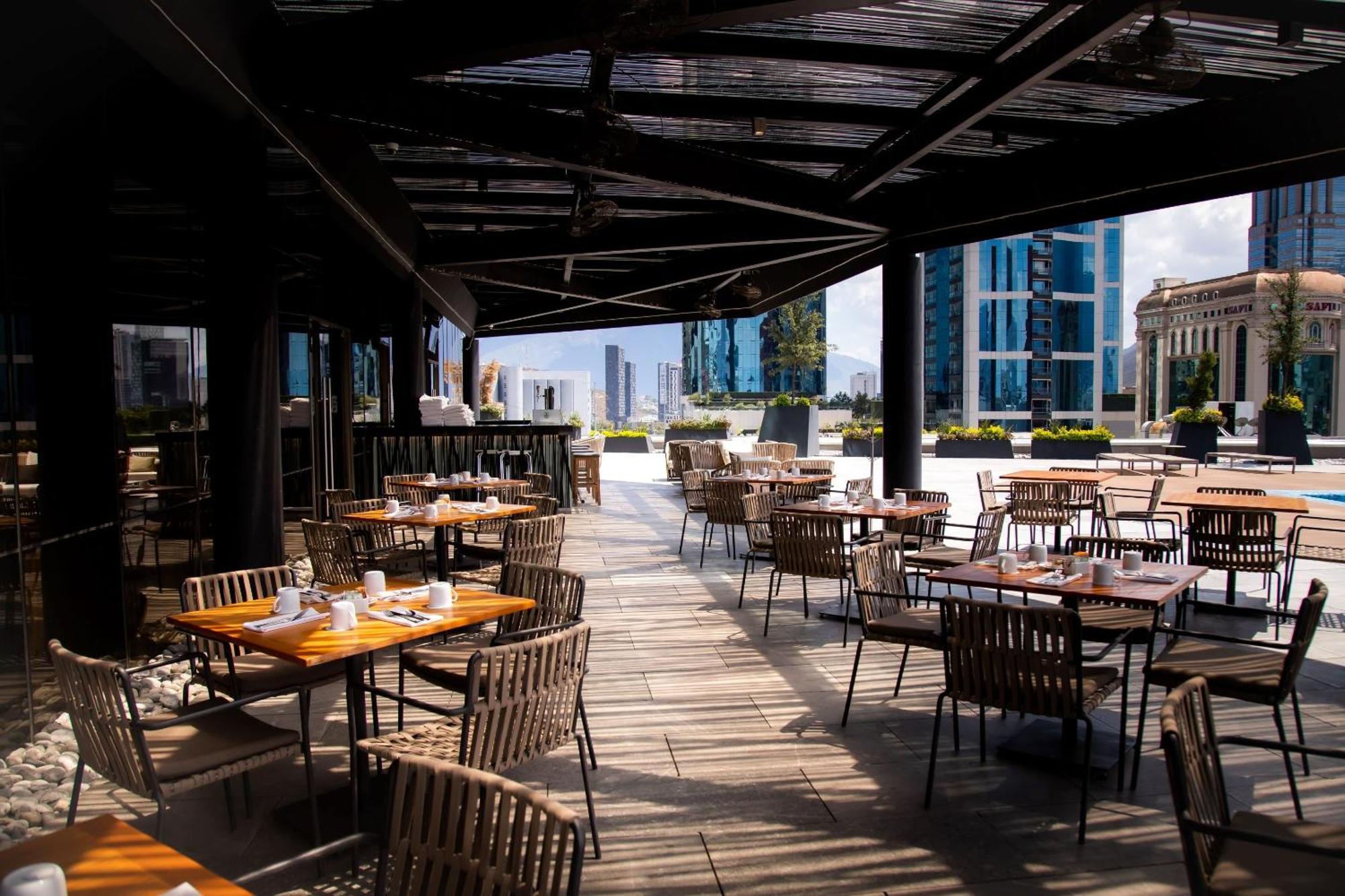Camino Real Fashion Drive Monterrey Hotel San Pedro Garza Garcia Exterior photo The Sky Bar