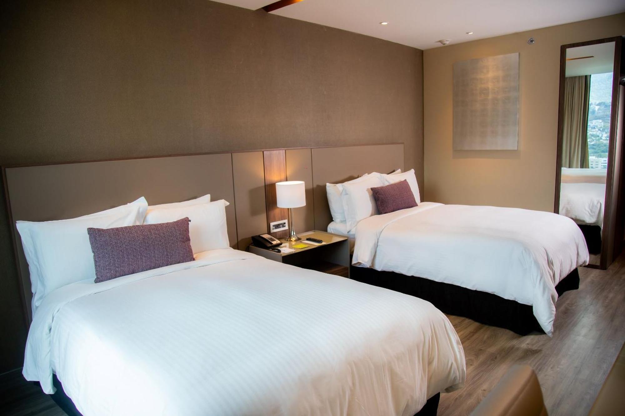 Camino Real Fashion Drive Monterrey Hotel San Pedro Garza Garcia Exterior photo A room at the hotel