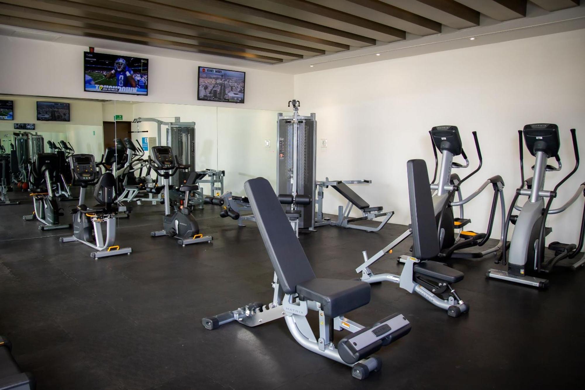 Camino Real Fashion Drive Monterrey Hotel San Pedro Garza Garcia Exterior photo A gym at a hotel
