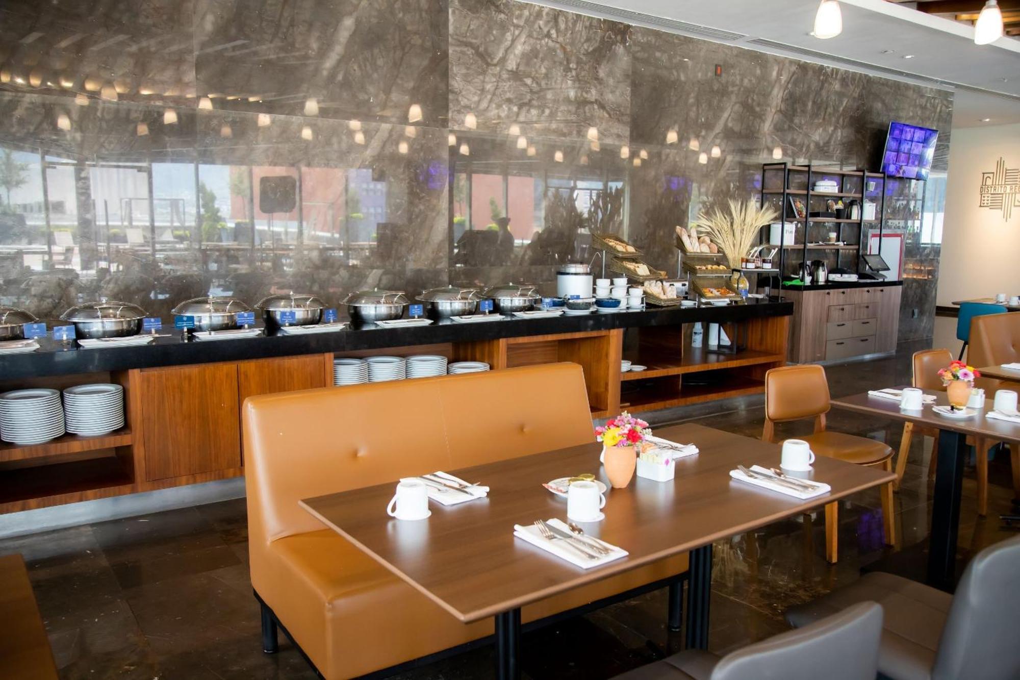 Camino Real Fashion Drive Monterrey Hotel San Pedro Garza Garcia Exterior photo The buffet at the lounge