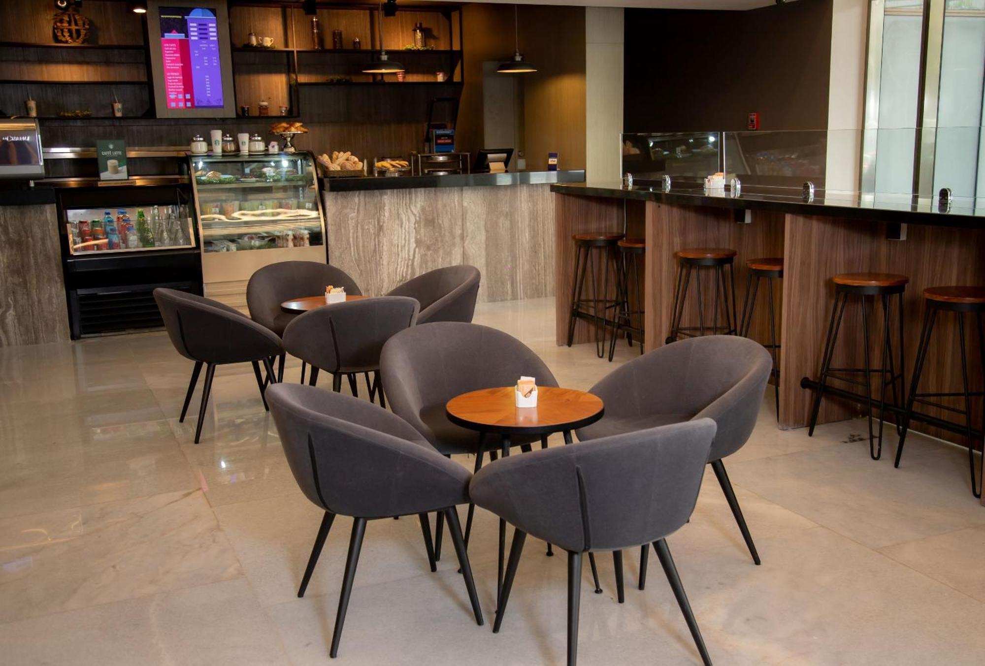 Camino Real Fashion Drive Monterrey Hotel San Pedro Garza Garcia Exterior photo The lounge at the airport