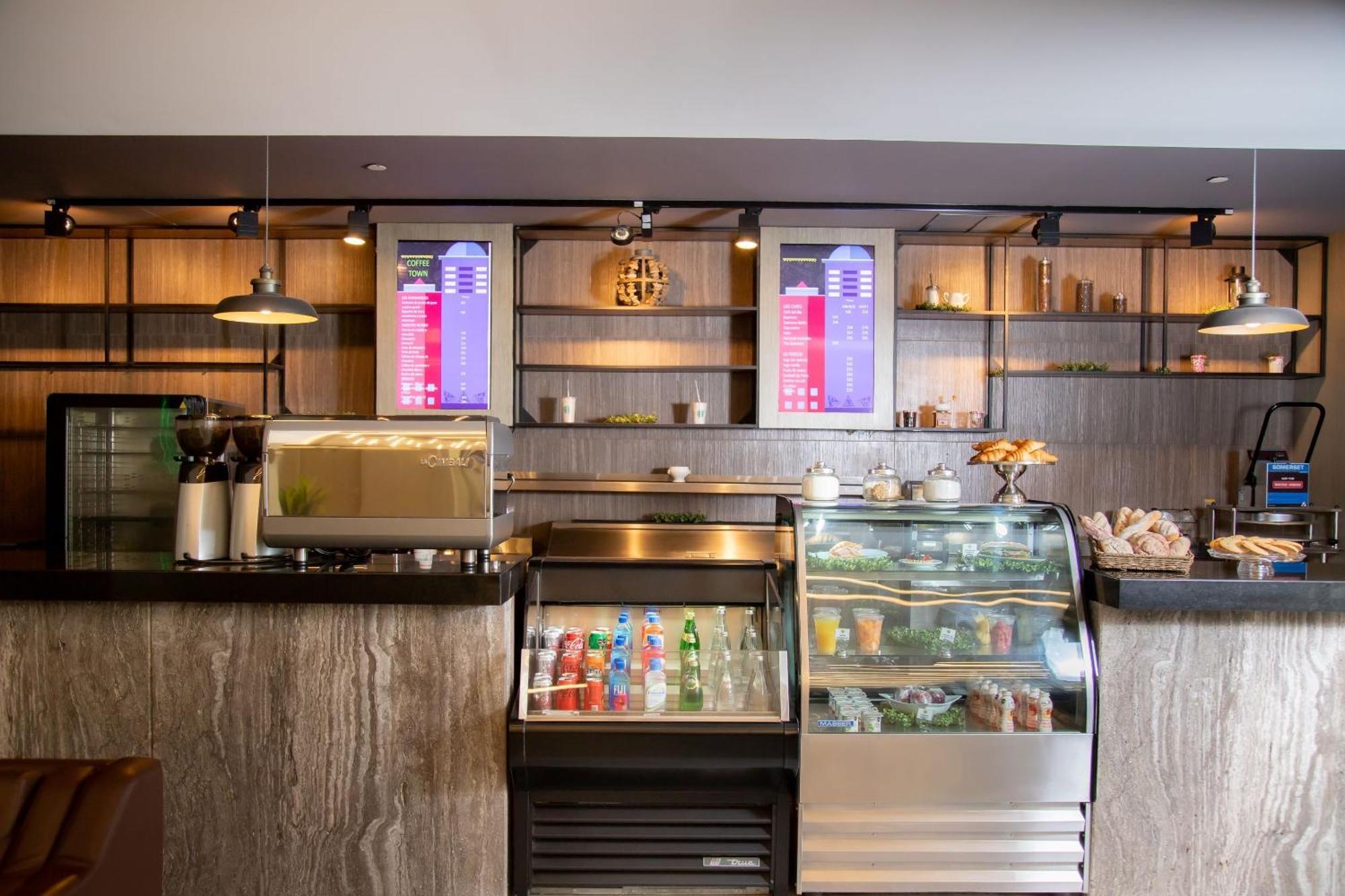 Camino Real Fashion Drive Monterrey Hotel San Pedro Garza Garcia Exterior photo A coffee shop in the airport