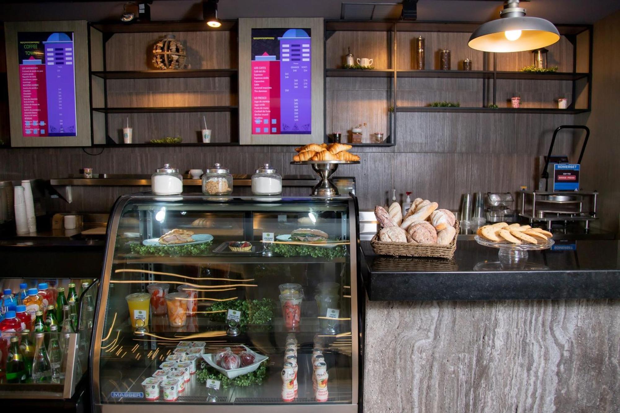 Camino Real Fashion Drive Monterrey Hotel San Pedro Garza Garcia Exterior photo A display case at a bakery