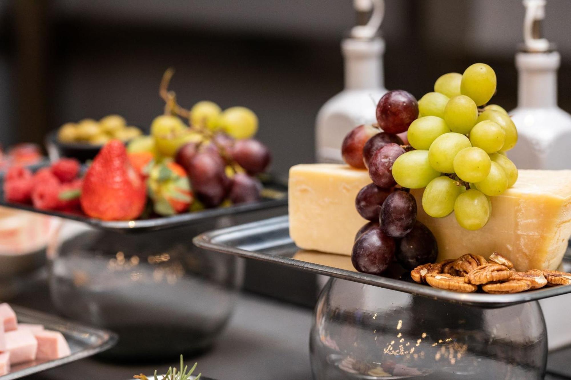 Camino Real Fashion Drive Monterrey Hotel San Pedro Garza Garcia Exterior photo A cheese and fruit platter